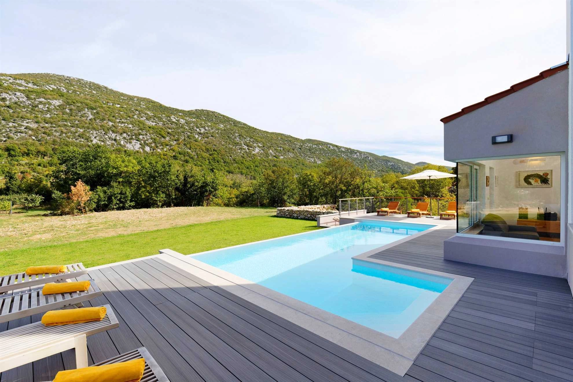 Villa Jure in Dalmatian Hinterland, pool, sauna, near Biokovo