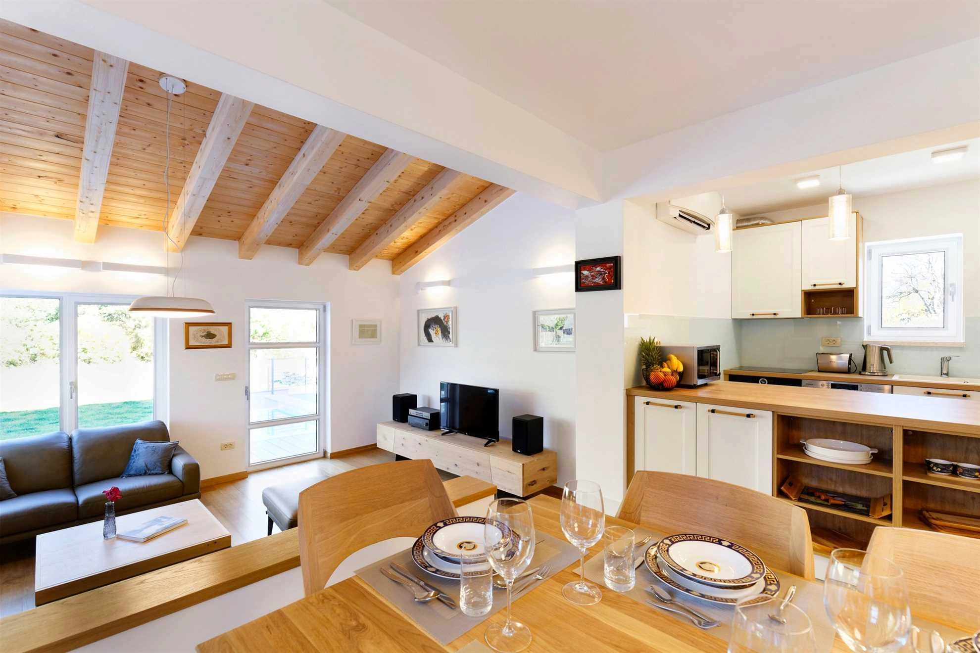 Villa Jure in Dalmatian Hinterland, pool, sauna, near Biokovo