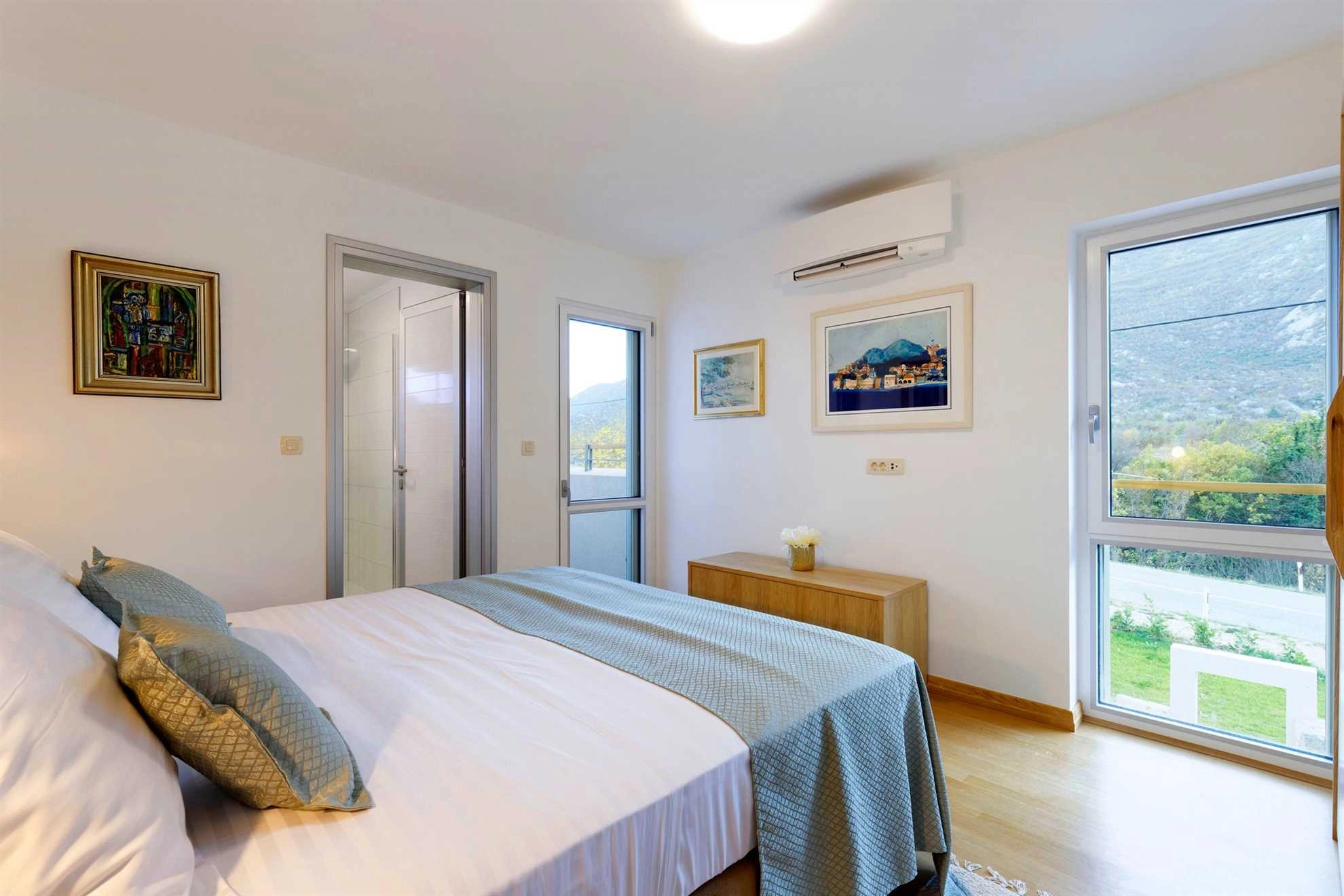 Villa Jure in Dalmatian Hinterland, pool, sauna, near Biokovo