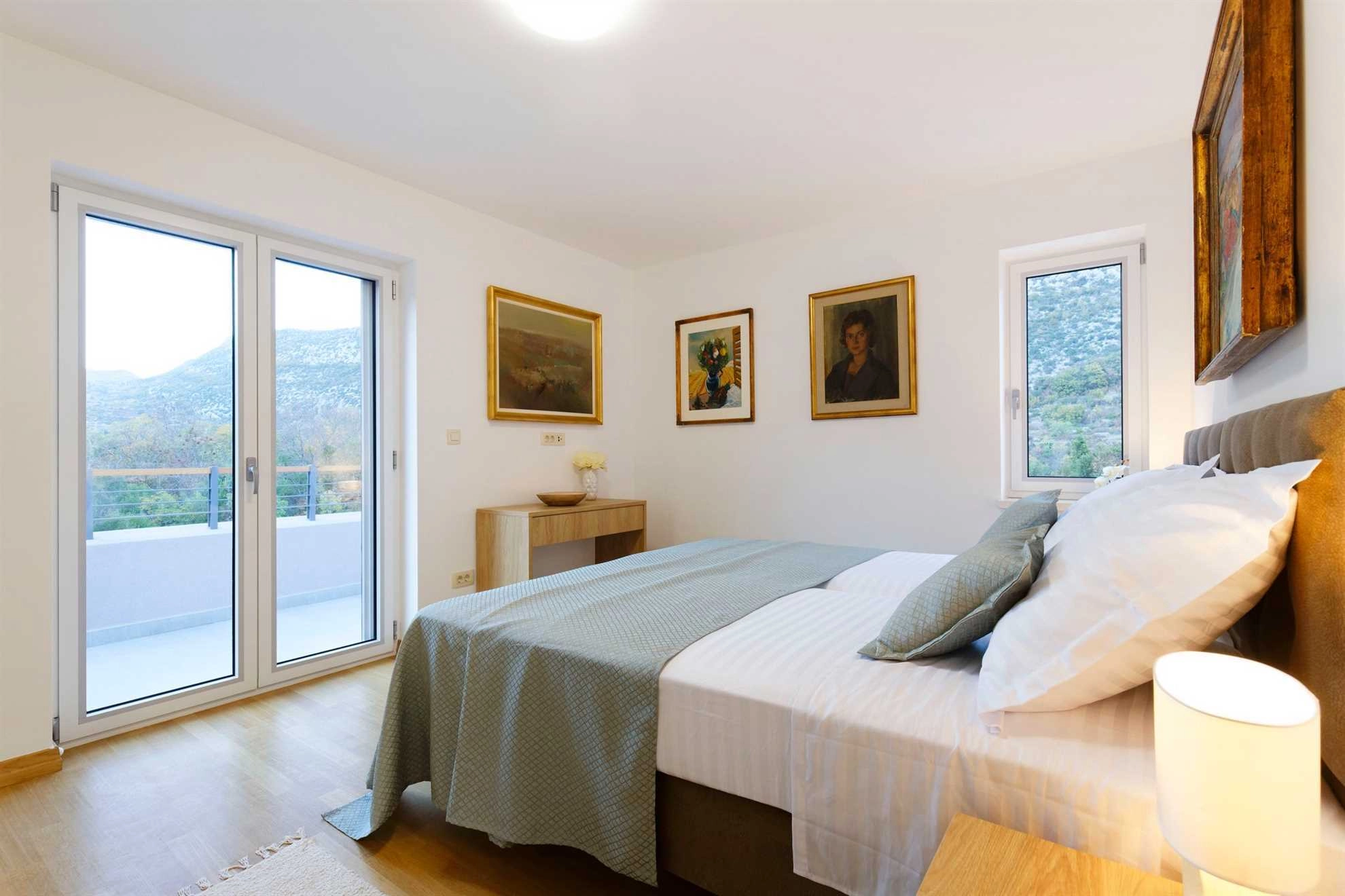 Villa Jure in Dalmatian Hinterland, pool, sauna, near Biokovo