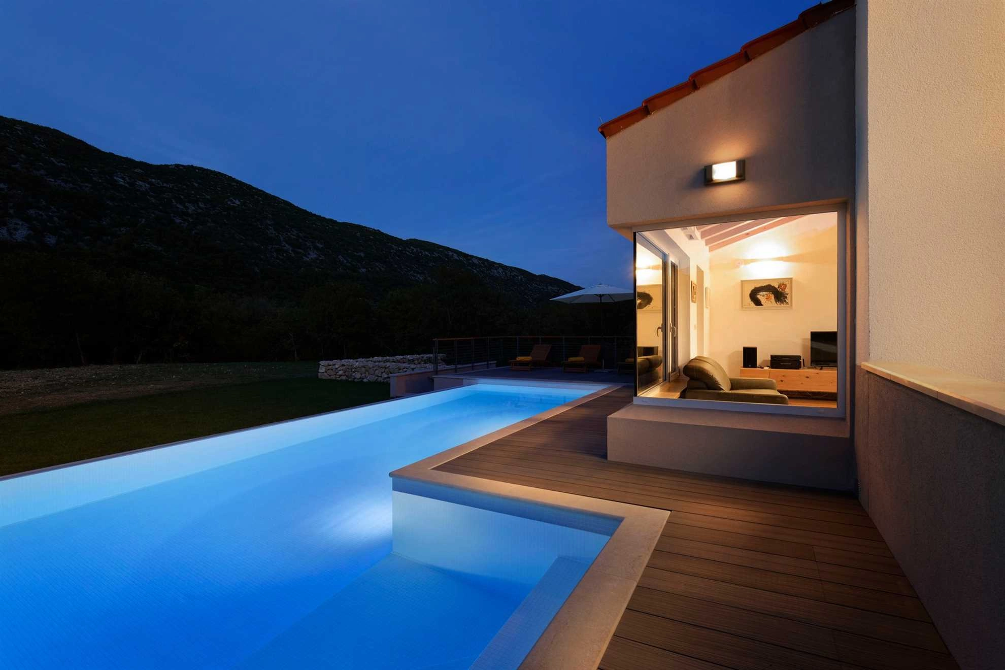 Villa Jure in Dalmatian Hinterland, pool, sauna, near Biokovo