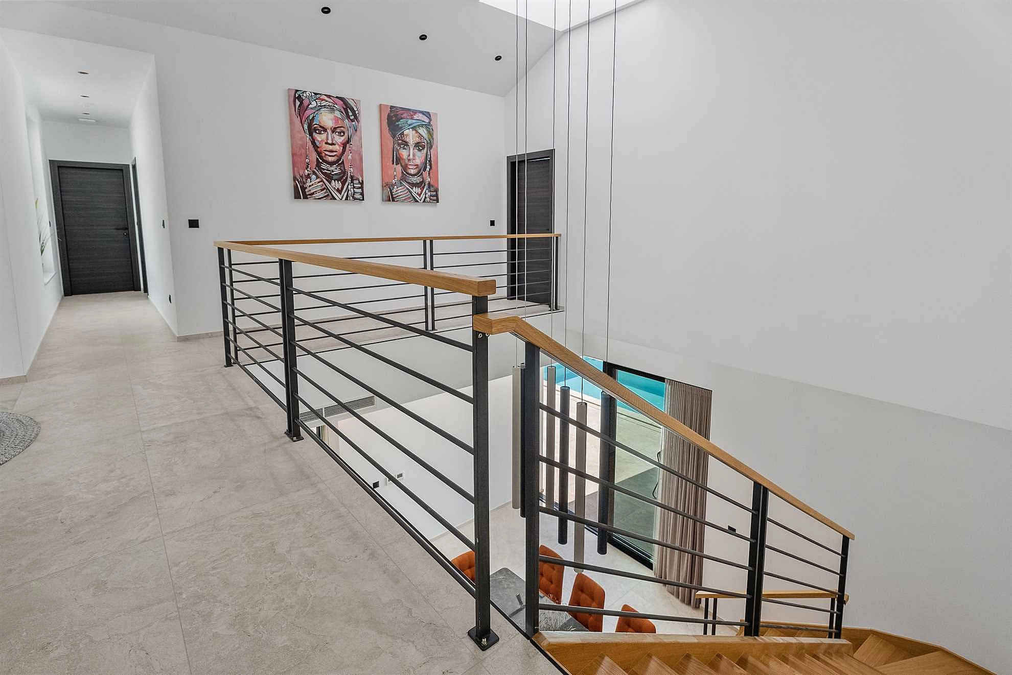 Villa Sea Breeze, 5 bedroom Luxury Villa near the sea, private heated pool, Omiš Brzet