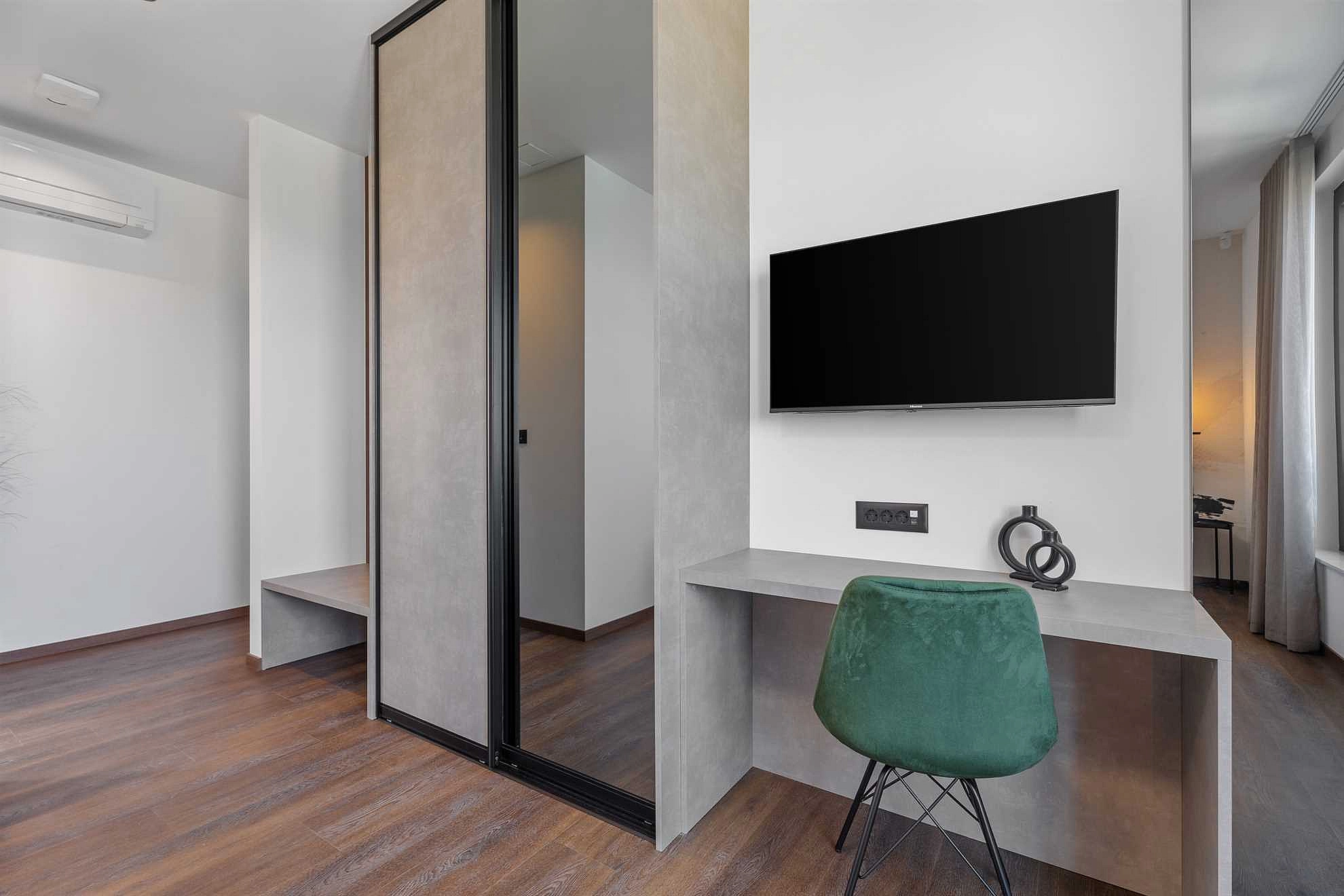 Villa Sea Breeze, 5 bedroom Luxury Villa near the sea, private heated pool, Omiš Brzet