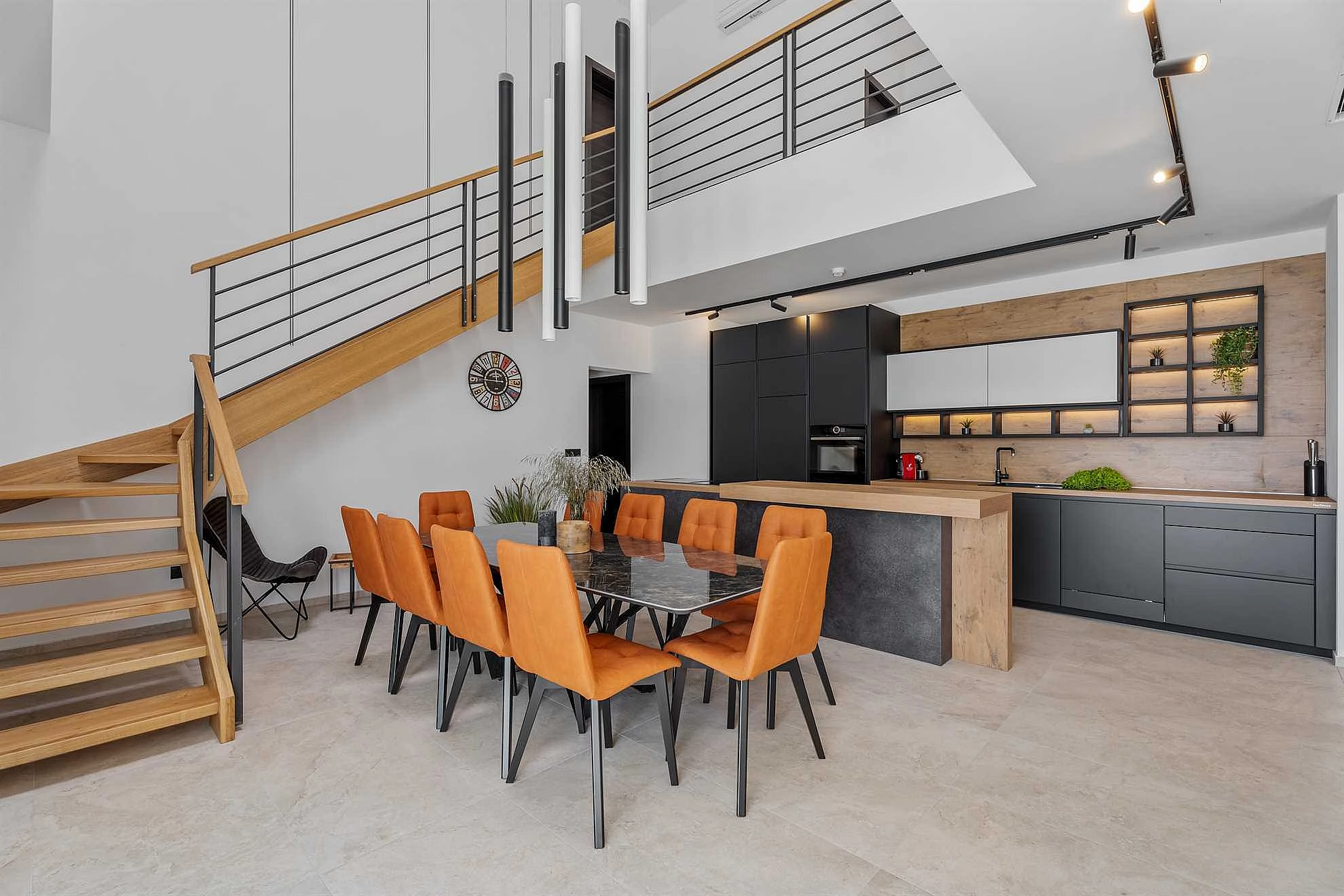 Villa Sea Breeze, 5 bedroom Luxury Villa near the sea, private heated pool, Omiš Brzet