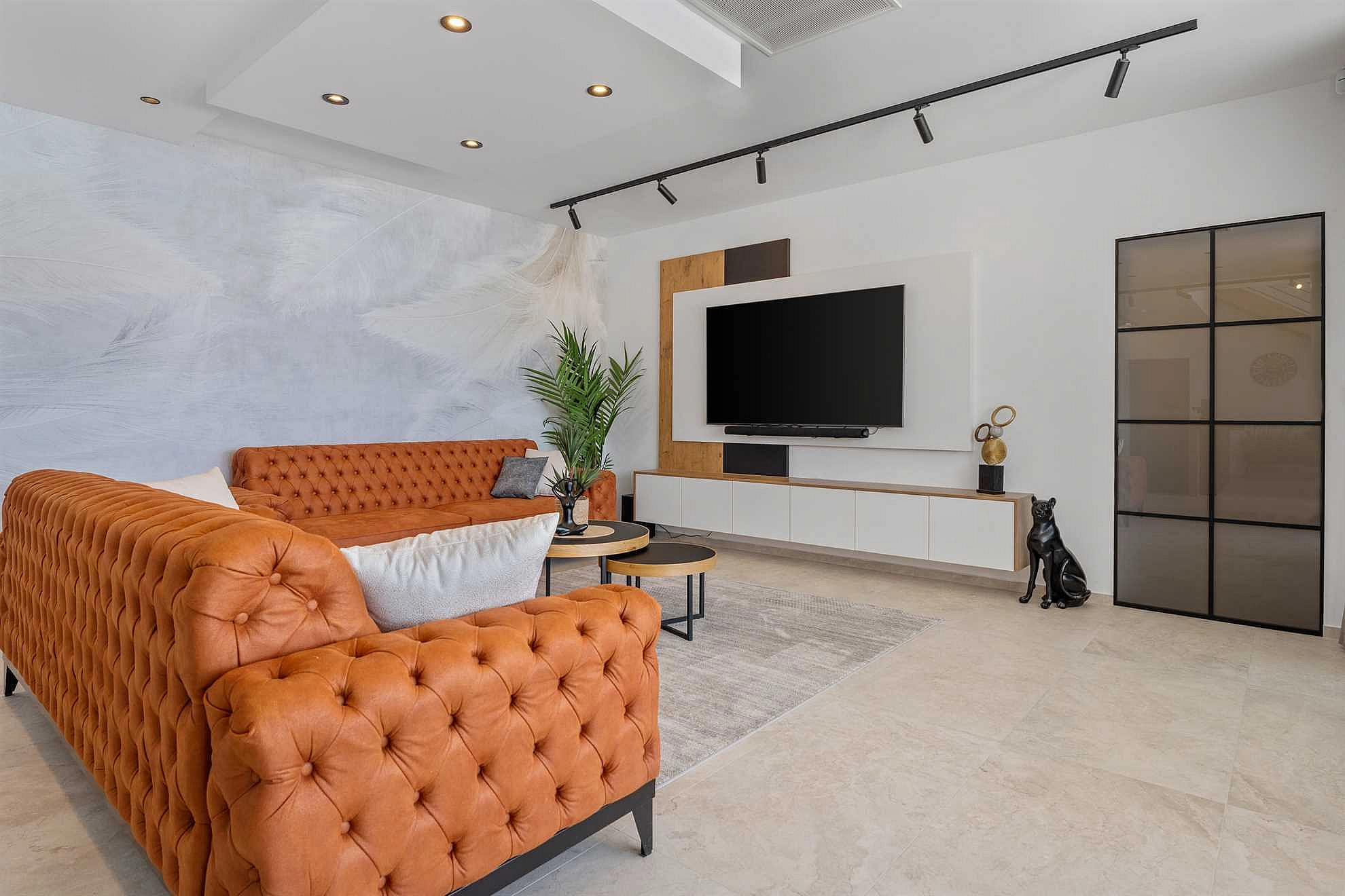 Villa Sea Breeze, 5 bedroom Luxury Villa near the sea, private heated pool, Omiš Brzet