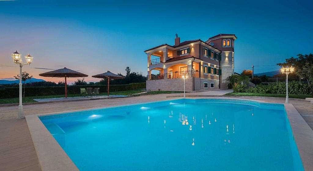 Villa Nature's Embrace