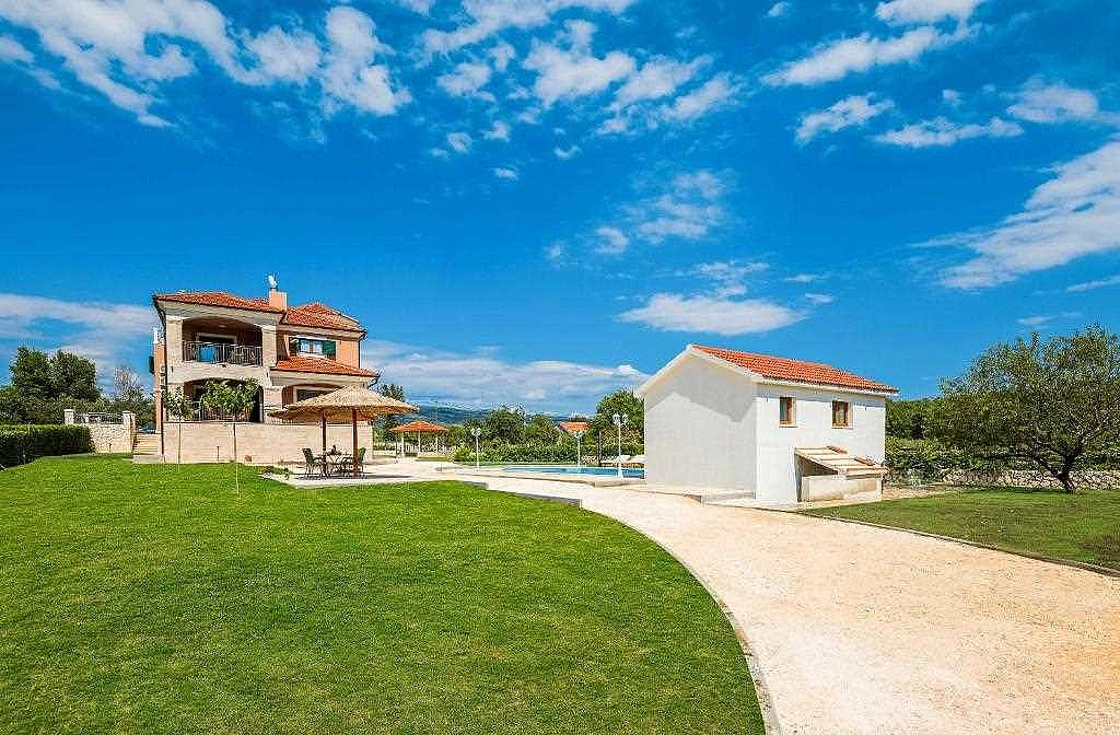 Villa Nature's Embrace