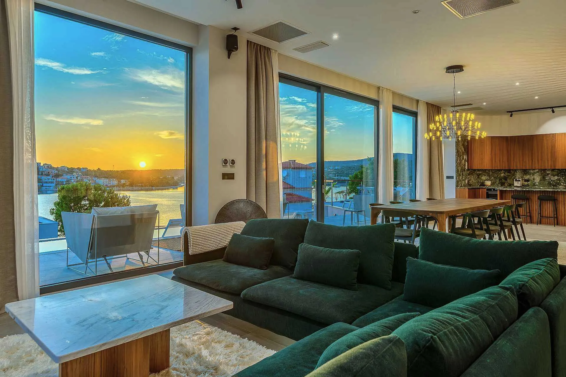 Villa Allina, Luxurious 5- Bedroom Villa with Panoramic Views with Heated Pool