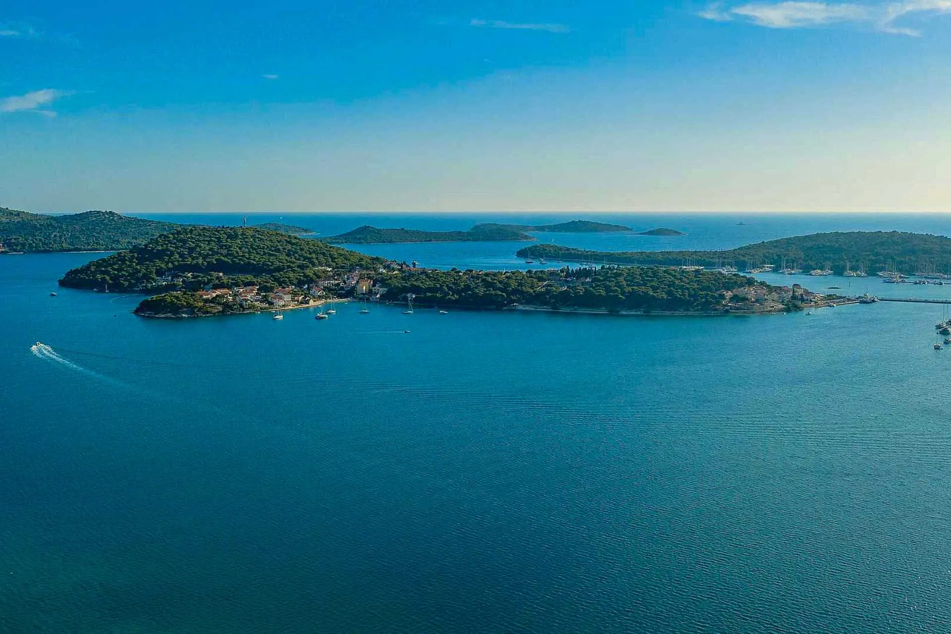 Villa Allina, Luxurious 5- Bedroom Villa with Panoramic Views with Heated Pool