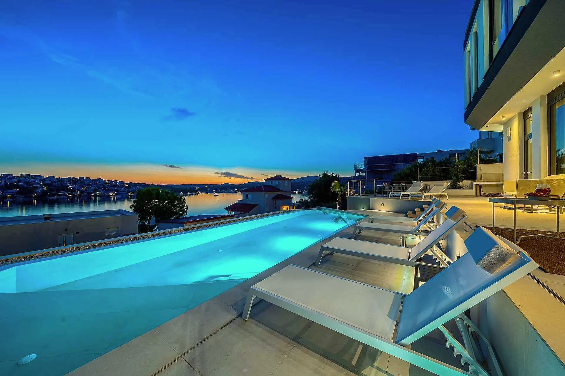 Villa Allina, Luxurious 5- Bedroom Villa with Panoramic Views with Heated Pool