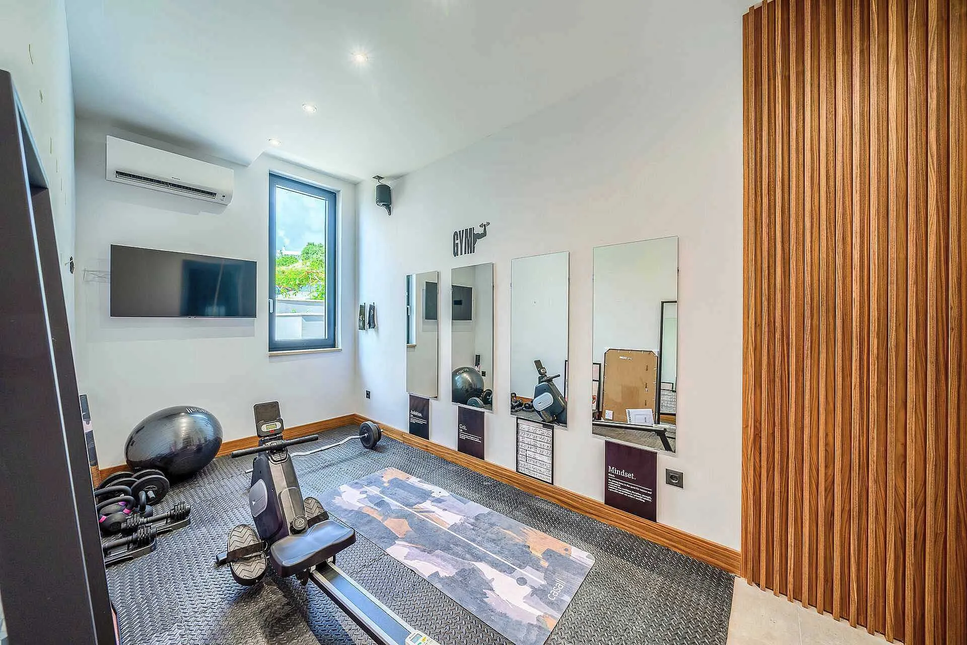 Villa Allina, Luxurious 5- Bedroom Villa with Panoramic Views with Heated Pool