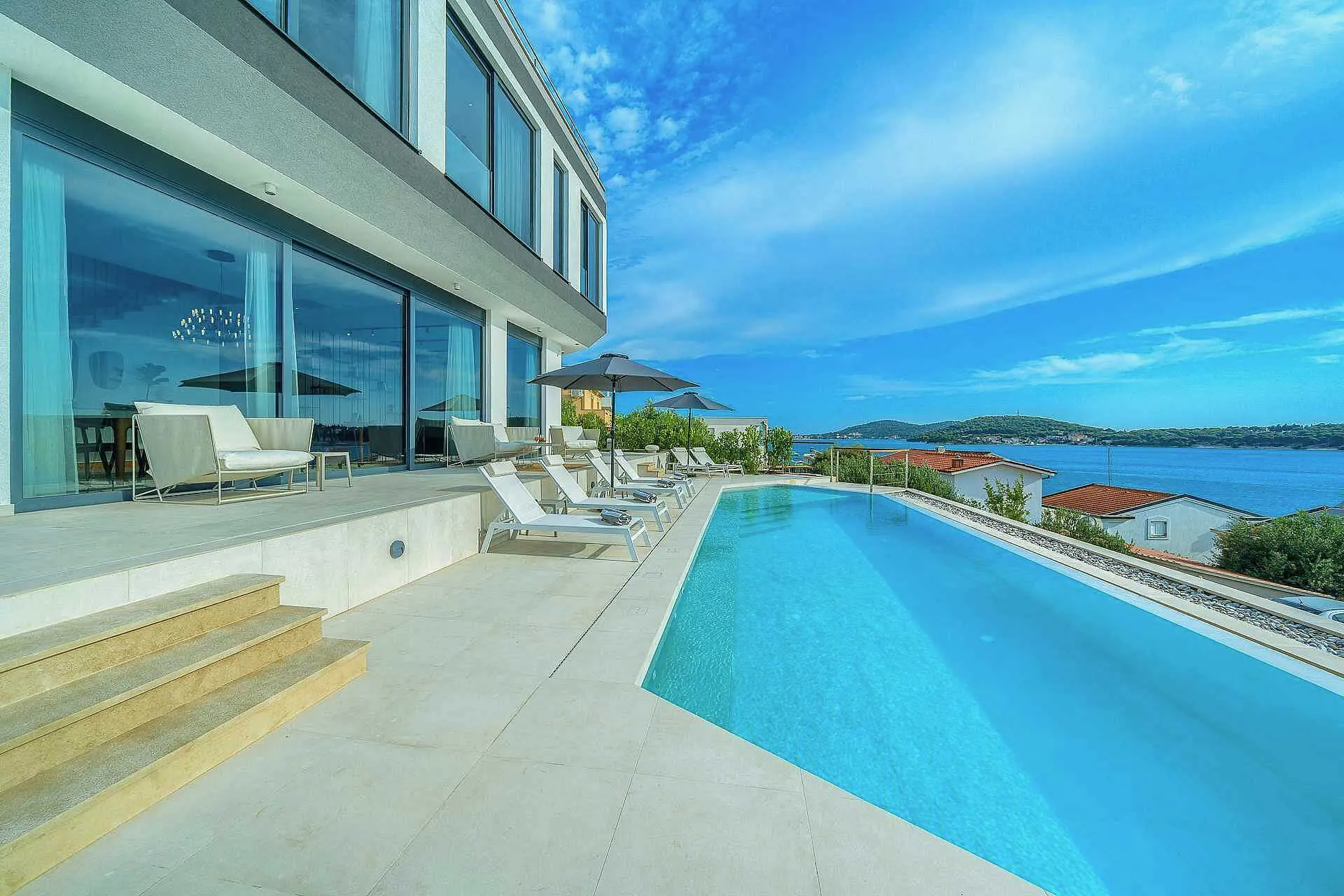 Villa Allina, Luxurious 5- Bedroom Villa with Panoramic Views with Heated Pool