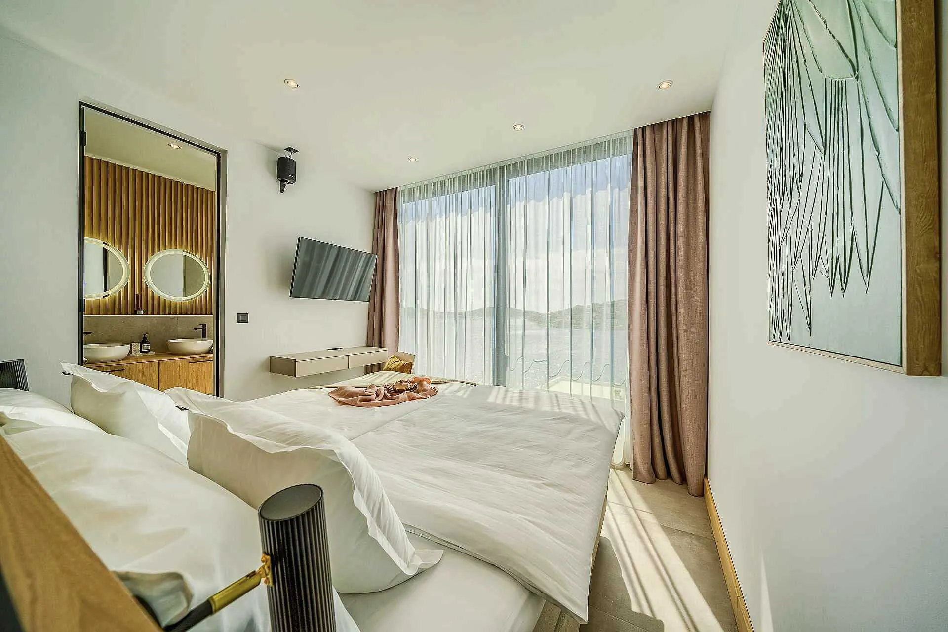 Villa Allina, Luxurious 5- Bedroom Villa with Panoramic Views with Heated Pool