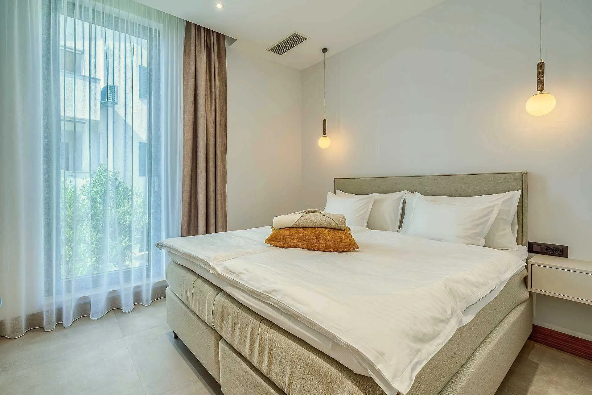 Villa Allina, Luxurious 5- Bedroom Villa with Panoramic Views with Heated Pool