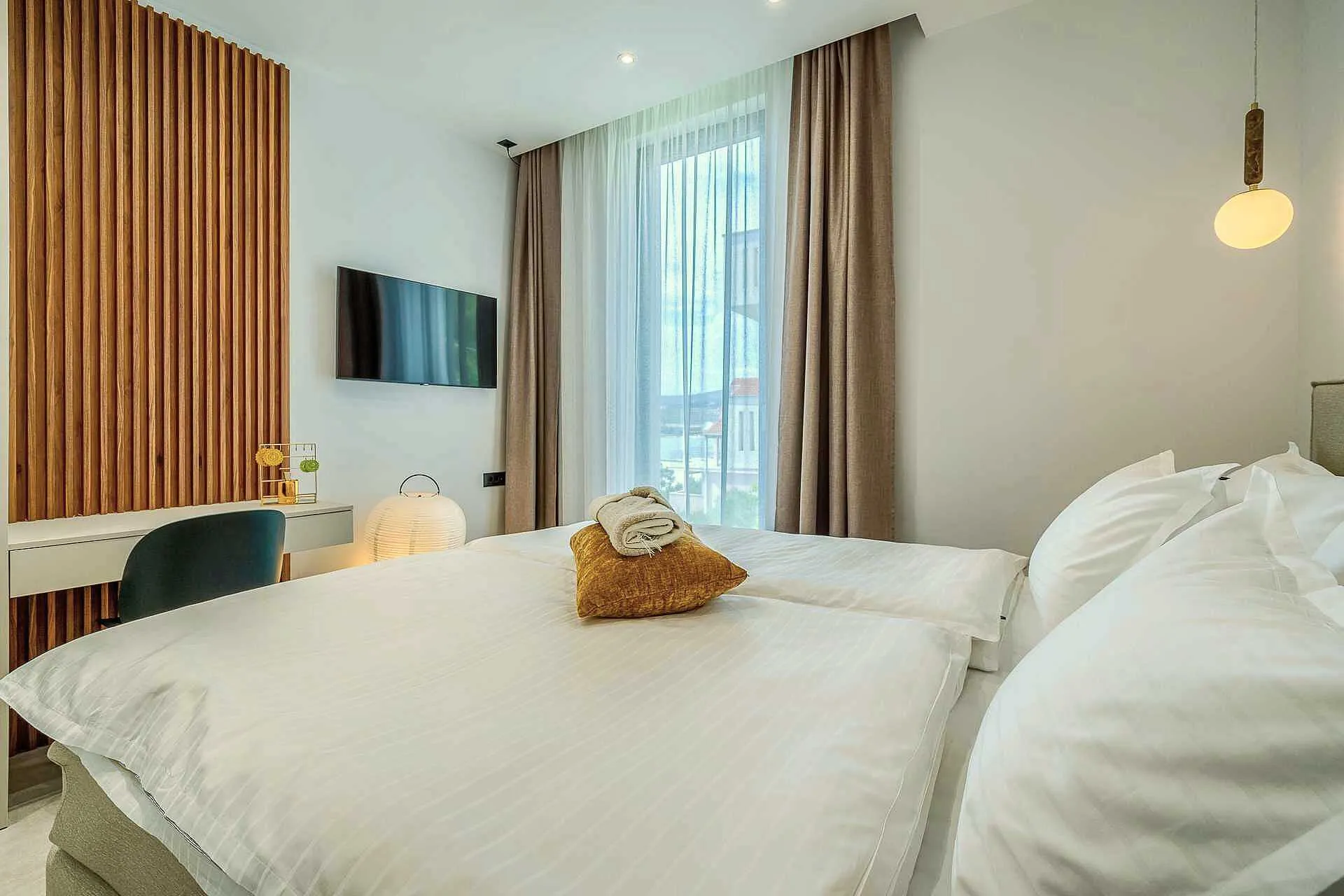 Villa Allina, Luxurious 5- Bedroom Villa with Panoramic Views with Heated Pool