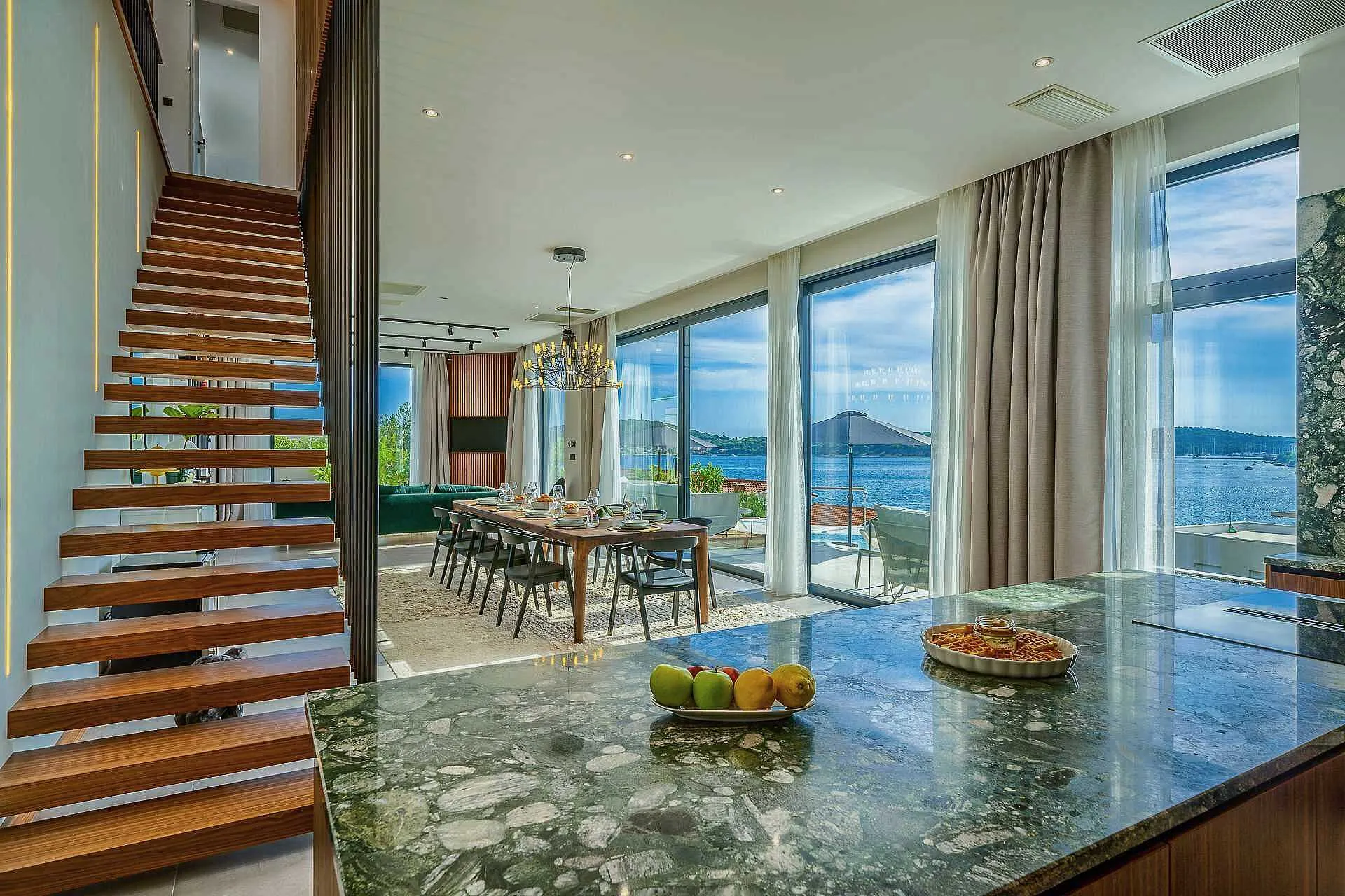 Villa Allina, Luxurious 5- Bedroom Villa with Panoramic Views with Heated Pool