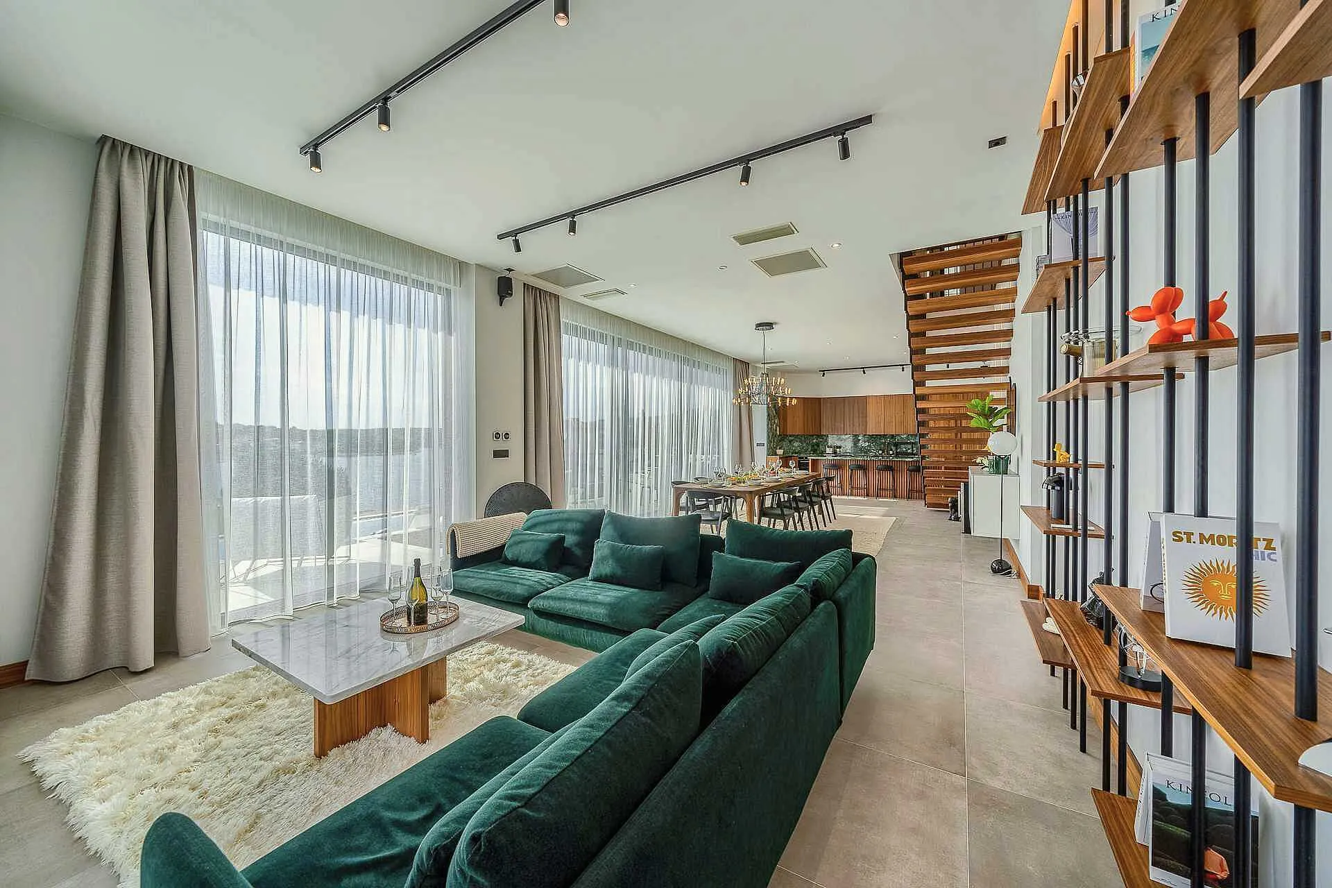 Villa Allina, Luxurious 5- Bedroom Villa with Panoramic Views with Heated Pool