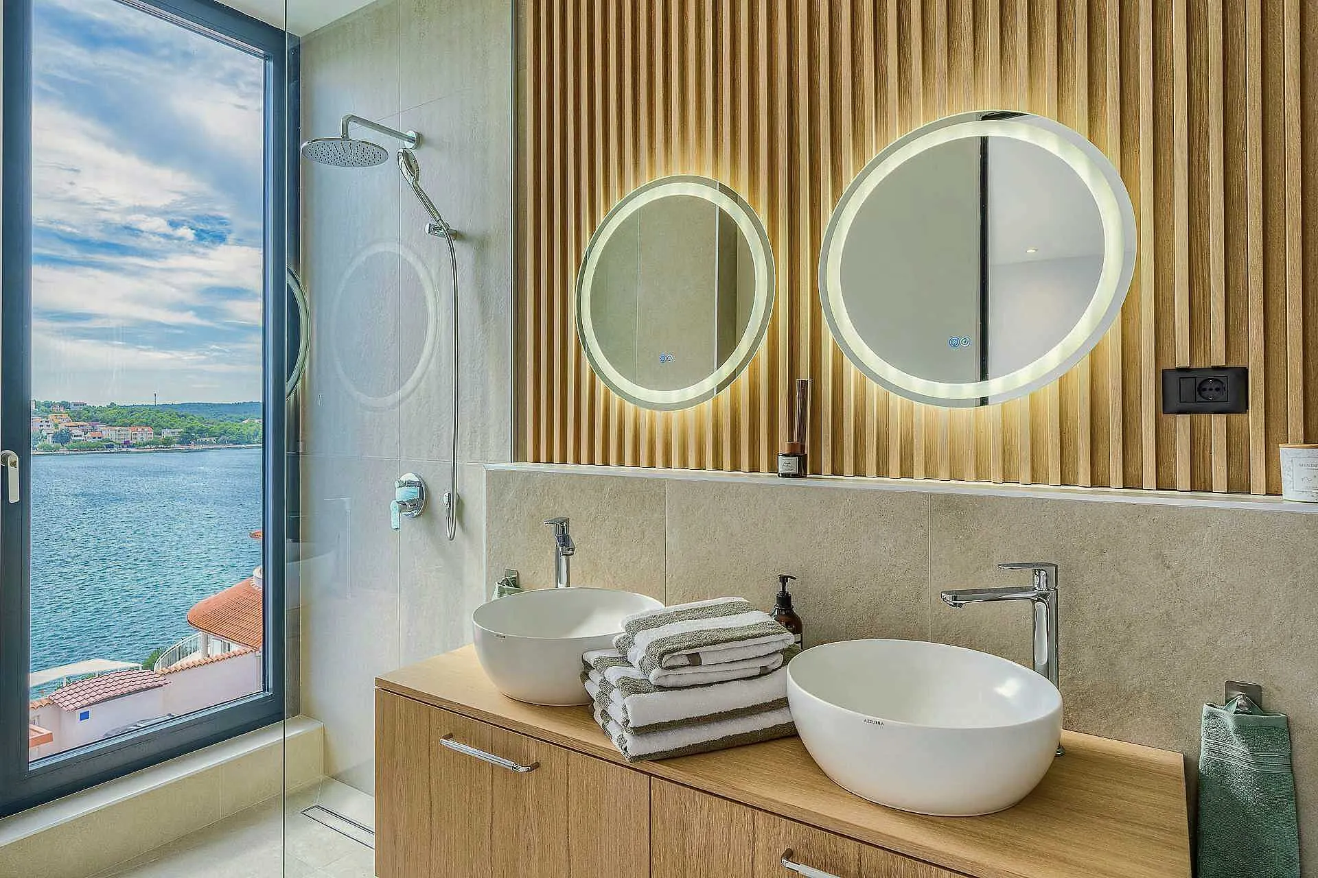 Villa Allina, Luxurious 5- Bedroom Villa with Panoramic Views with Heated Pool