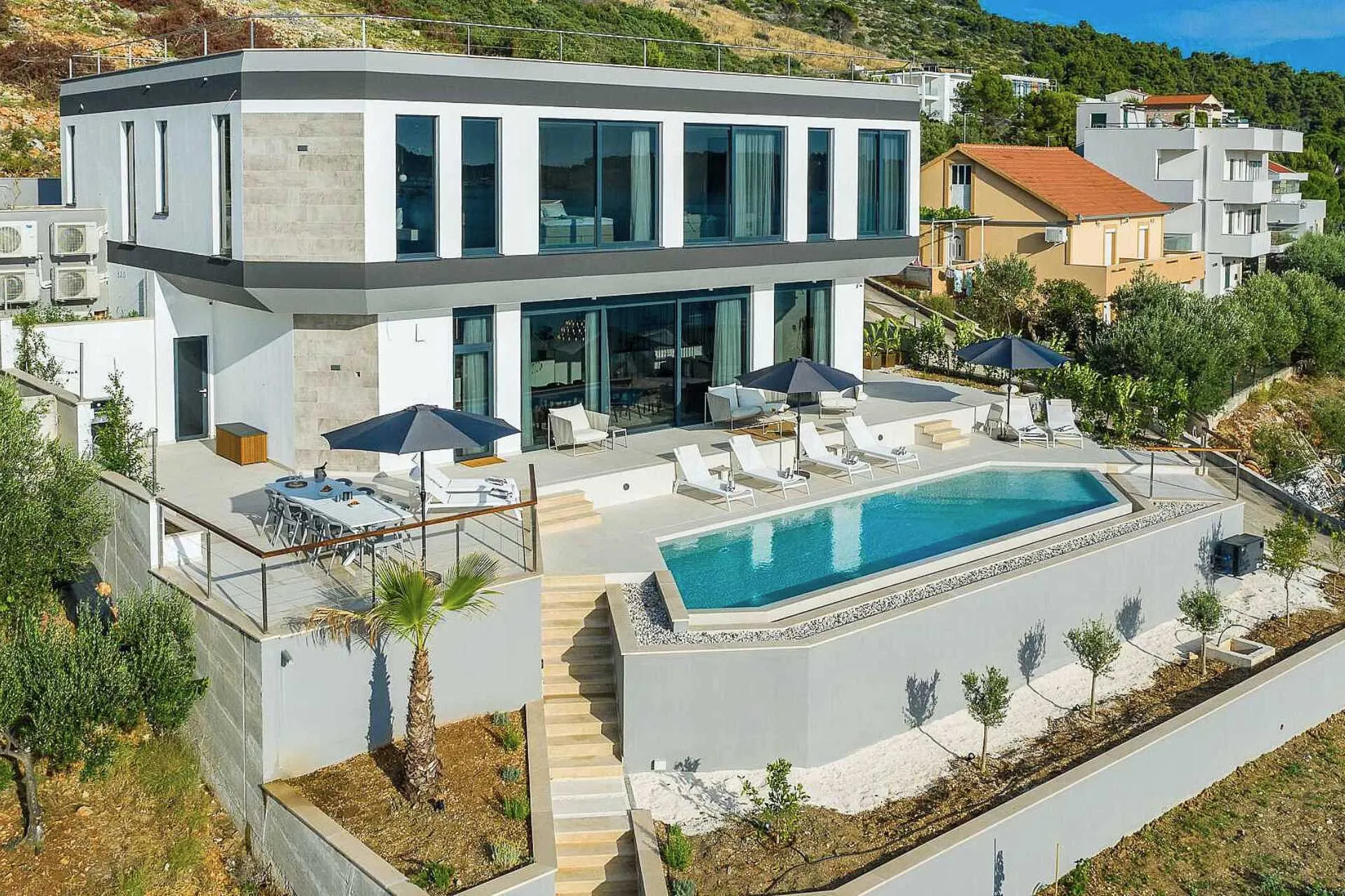 Villa Allina, Luxurious 5- Bedroom Villa with Panoramic Views with Heated Pool