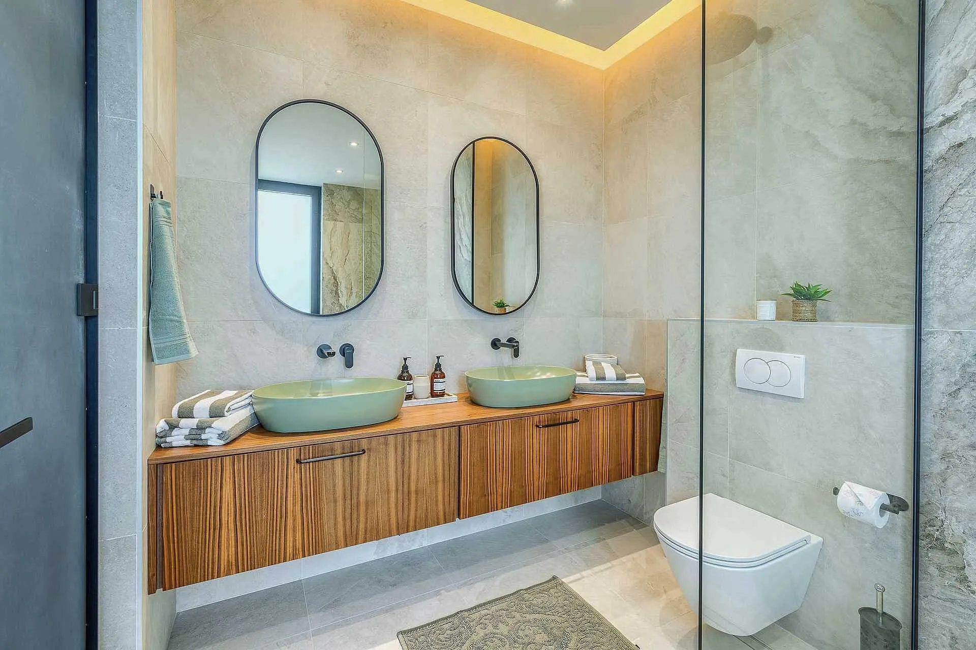 Villa Allina, Luxurious 5- Bedroom Villa with Panoramic Views with Heated Pool