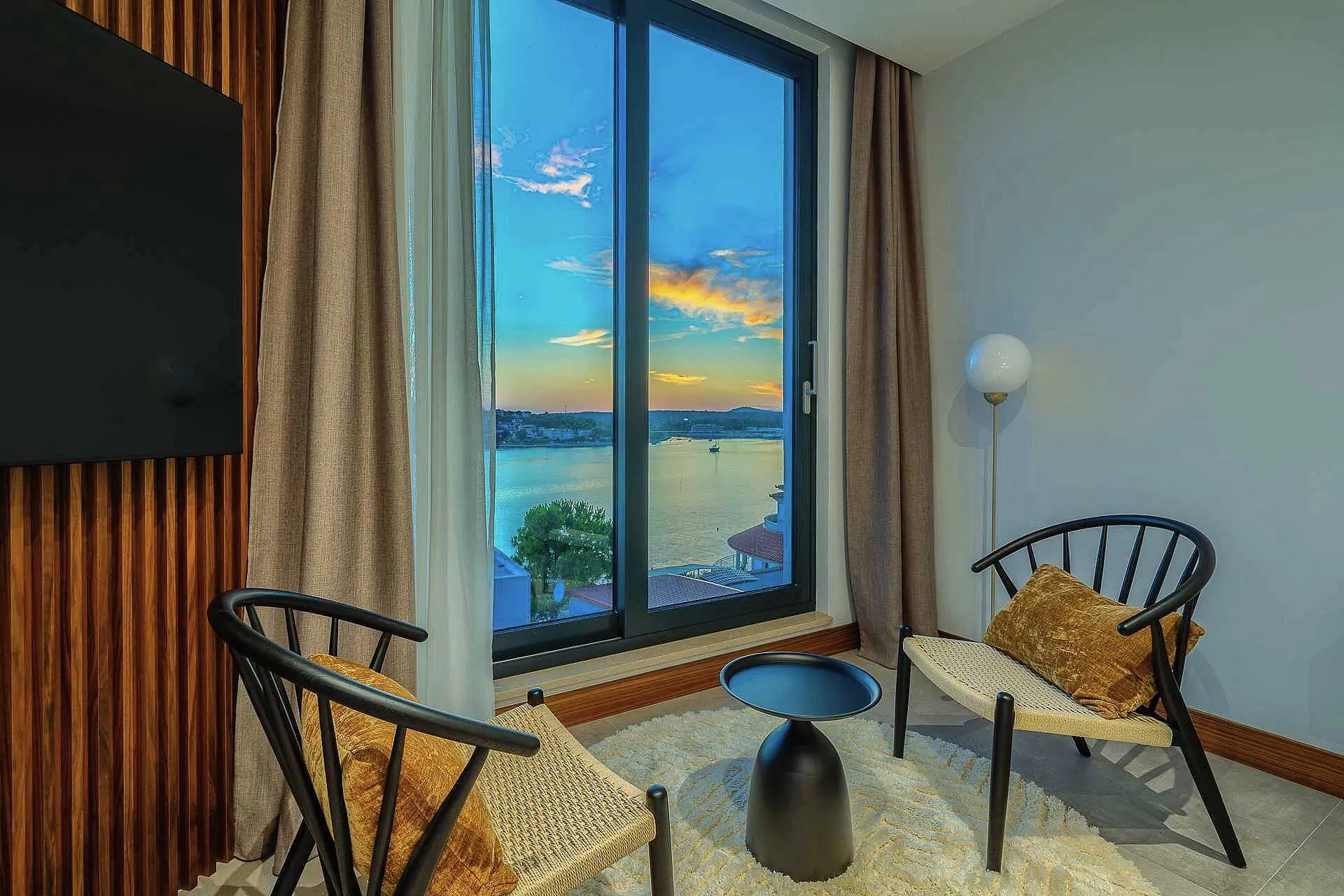 Villa Allina, Luxurious 5- Bedroom Villa with Panoramic Views with Heated Pool