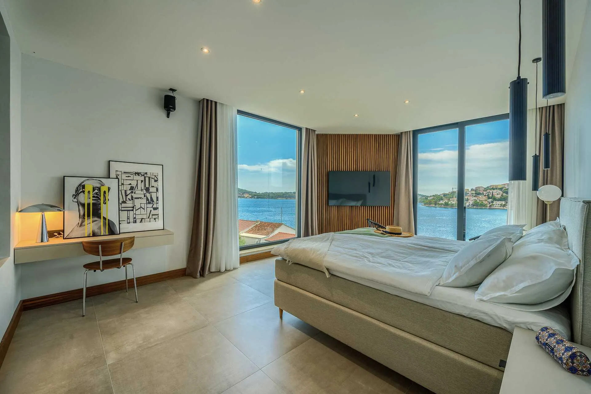 Villa Allina, Luxurious 5- Bedroom Villa with Panoramic Views with Heated Pool