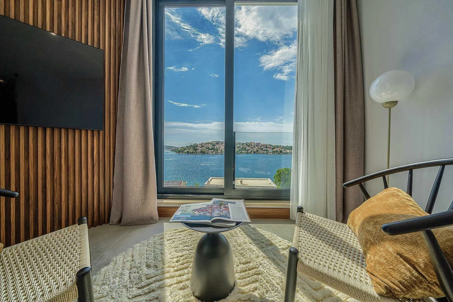 Villa Allina, Luxurious 5- Bedroom Villa with Panoramic Views with Heated Pool