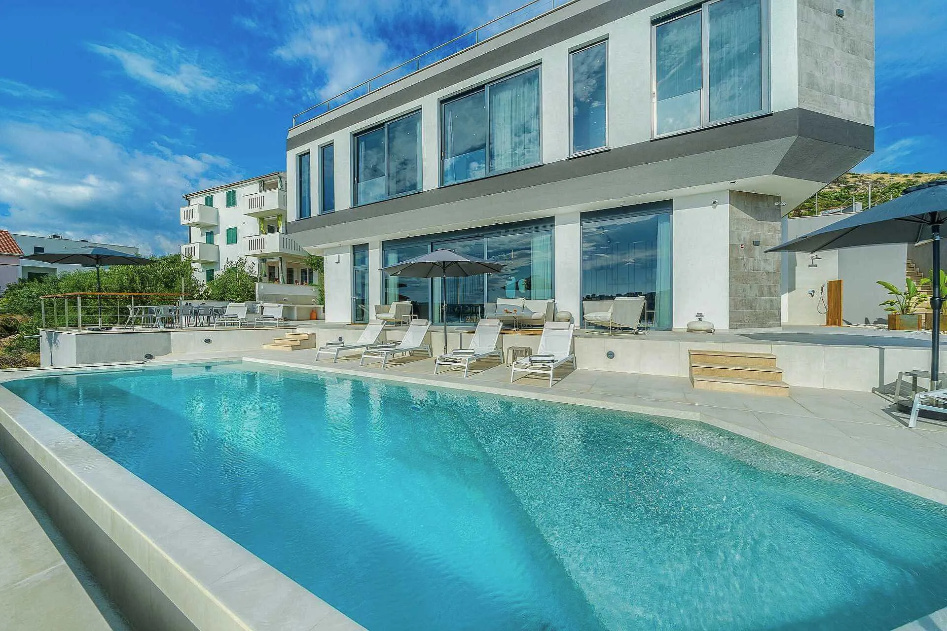 Villa Allina, Luxurious 5- Bedroom Villa with Panoramic Views with Heated Pool