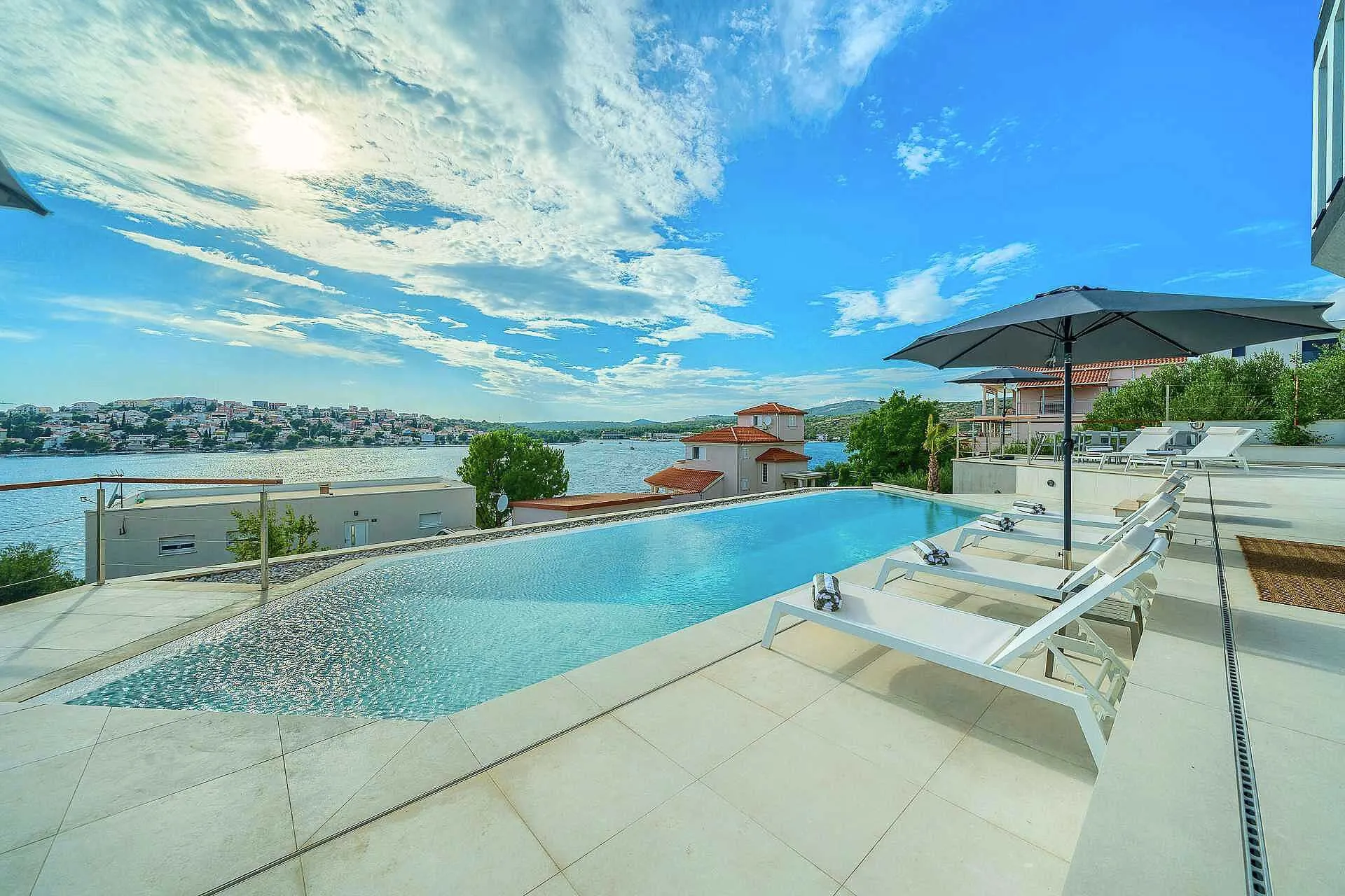 Villa Allina, Luxurious 5- Bedroom Villa with Panoramic Views with Heated Pool