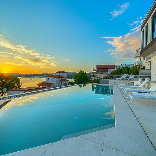 Villa Allina, Luxurious 5- Bedroom Villa with Panoramic Views