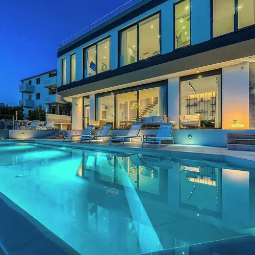 Villa Allina, Luxurious 5- Bedroom Villa with Panoramic Views with Heated Pool