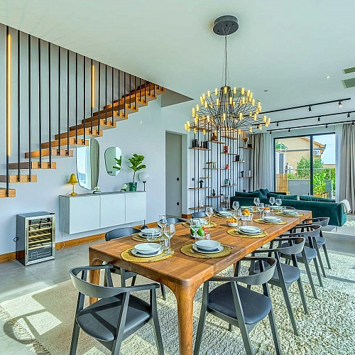 Villa Allina, Luxurious 5- Bedroom Villa with Panoramic Views with Heated Pool
