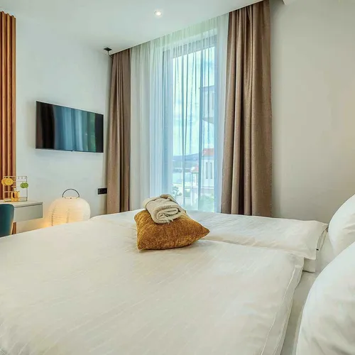 Villa Allina, Luxurious 5- Bedroom Villa with Panoramic Views with Heated Pool