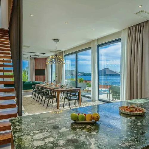 Villa Allina, Luxurious 5- Bedroom Villa with Panoramic Views with Heated Pool