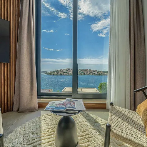 Villa Allina, Luxurious 5- Bedroom Villa with Panoramic Views with Heated Pool