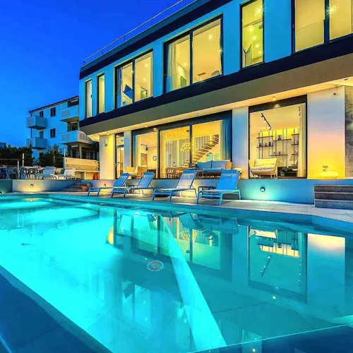 Villa Allina, Luxurious 5- Bedroom Villa with Panoramic Views with Heated Pool