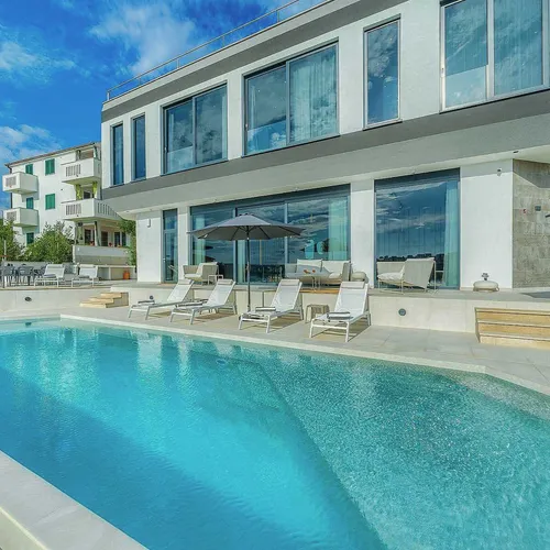 Villa Allina, Luxurious 5- Bedroom Villa with Panoramic Views with Heated Pool