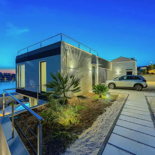 Villa Allina, Luxurious 5- Bedroom Villa with Panoramic Views with Heated Pool