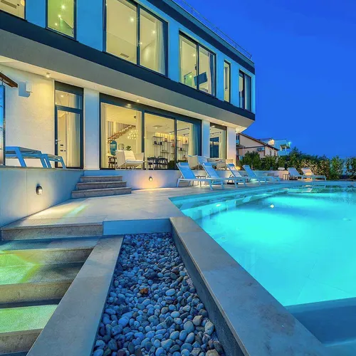 Villa Allina, Luxurious 5- Bedroom Villa with Panoramic Views with Heated Pool