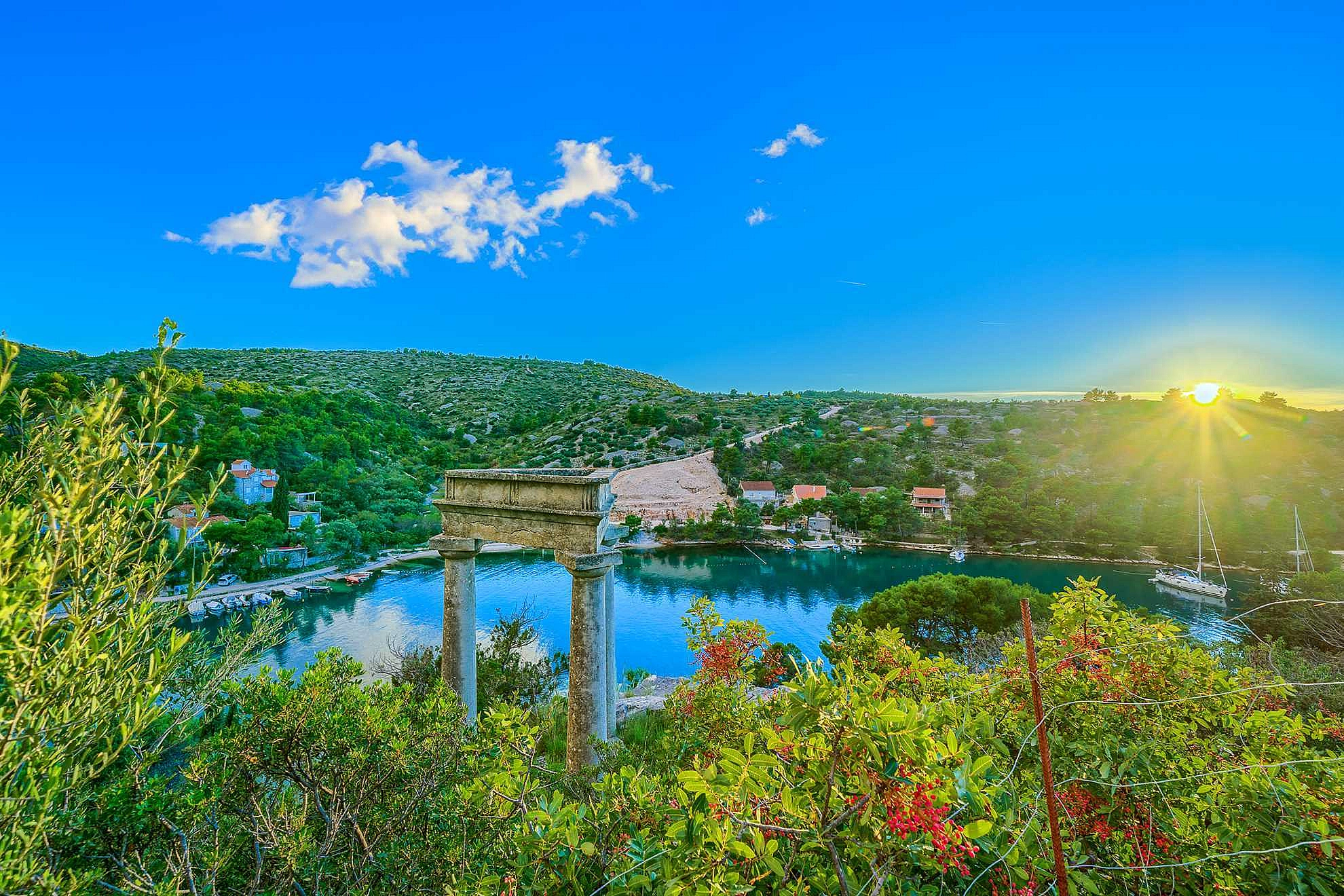 Pine Haven - Island Escape for two, private heated pool, Brac Island