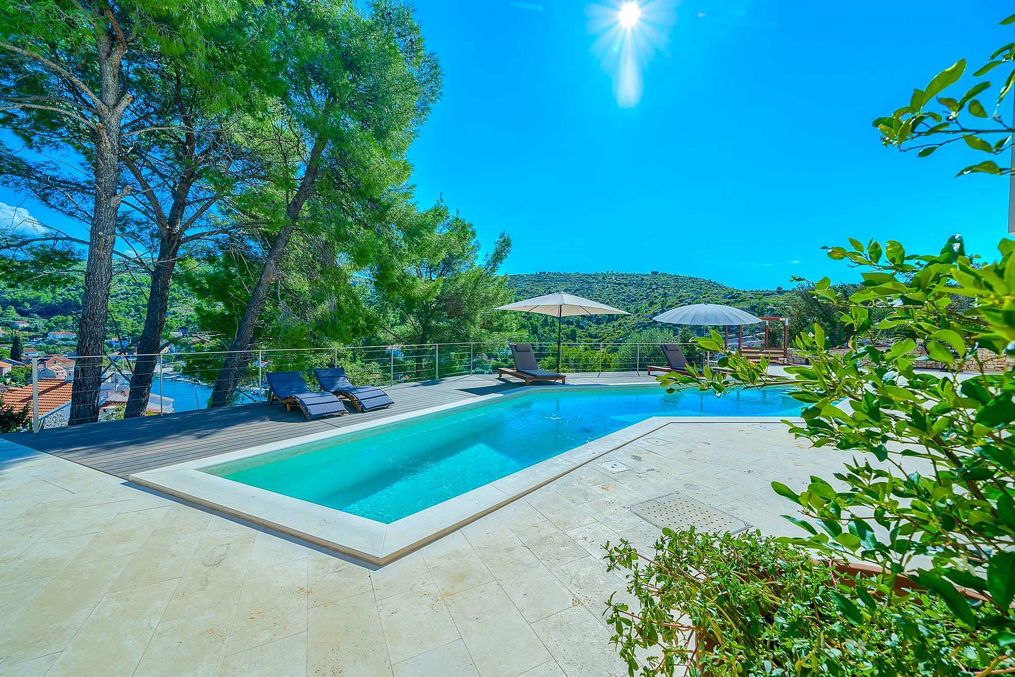 Pine Haven - Island Escape for two, private heated pool, Brac Island