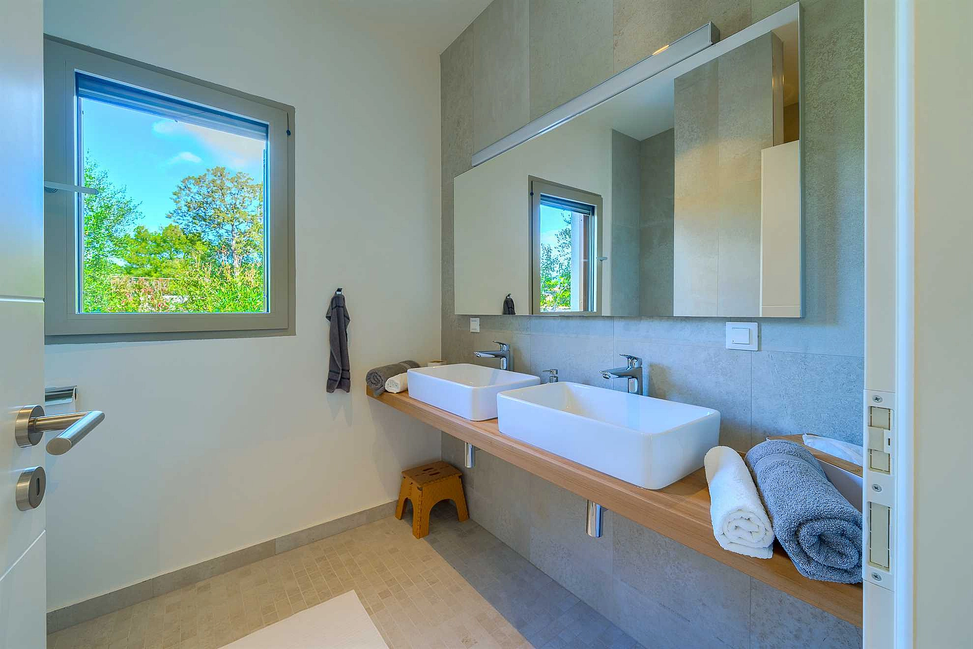 Pine Haven - Island Escape for two, private heated pool, Brac Island