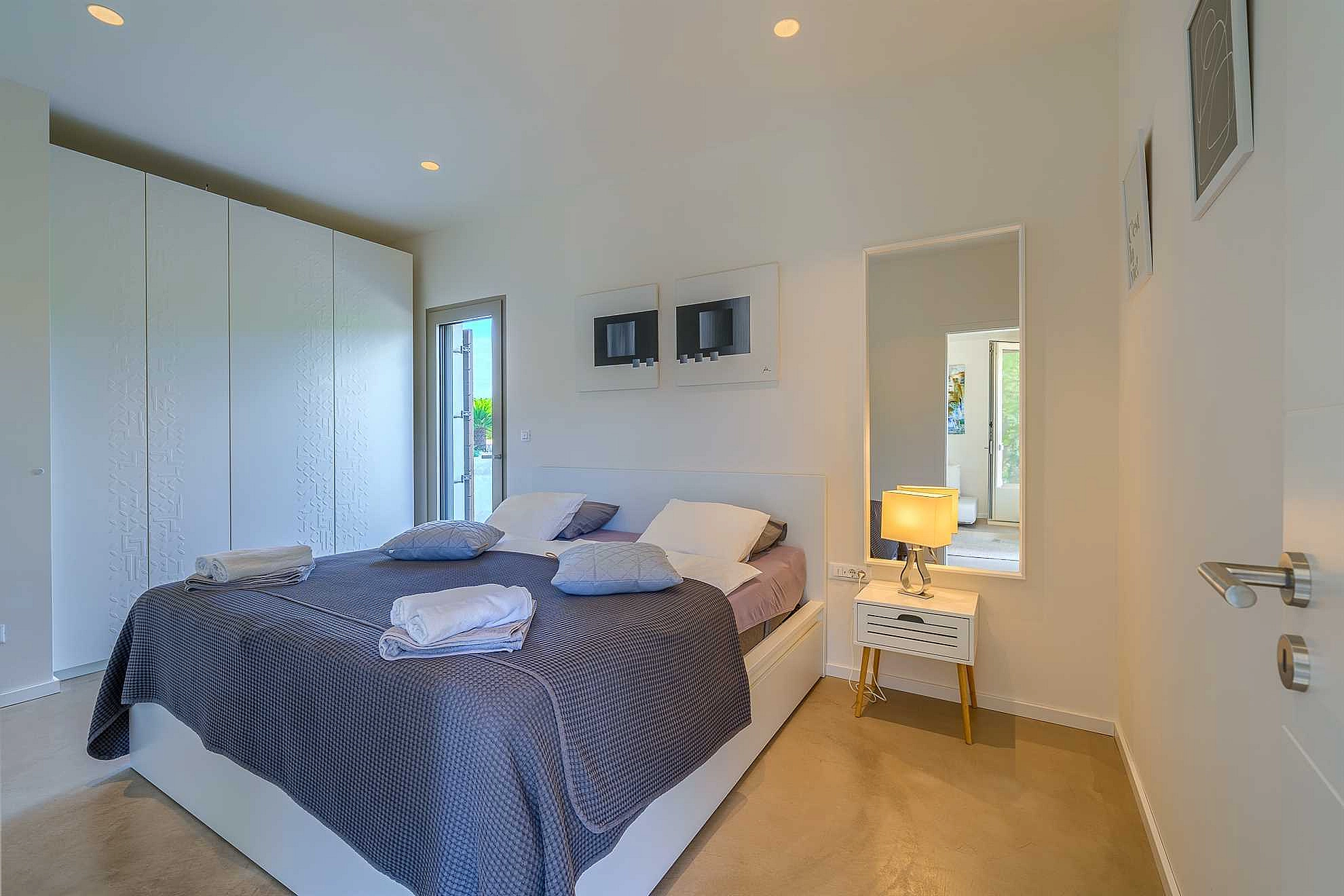 Pine Haven - Island Escape for two, private heated pool, Brac Island