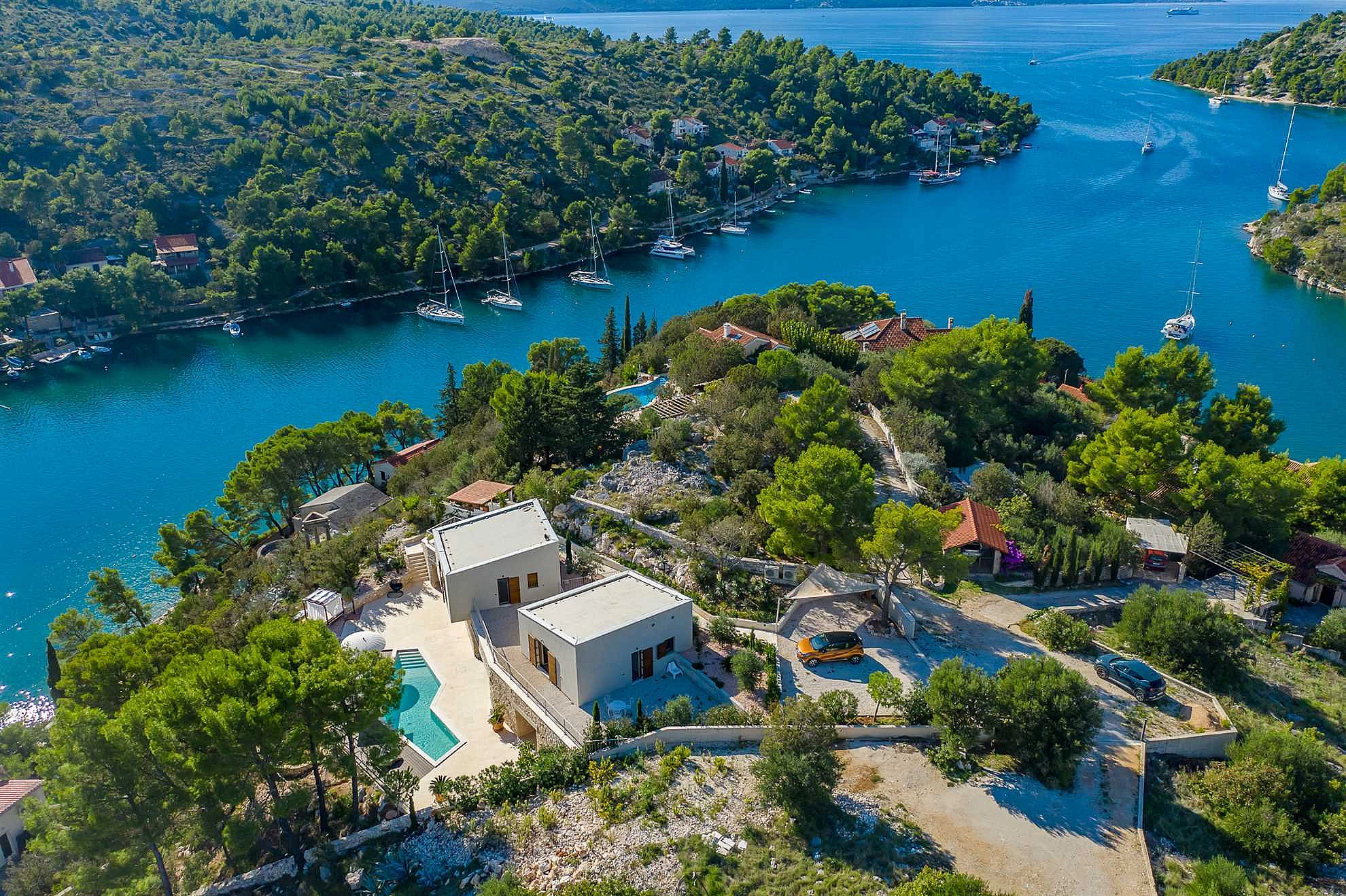 Pine Haven - Island Escape for two, private heated pool, Brac Island