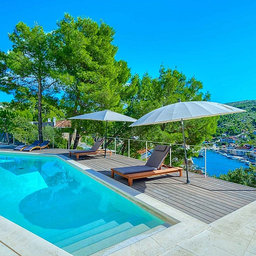 Pine Haven - Island Escape for two, private heated pool, Brac Island