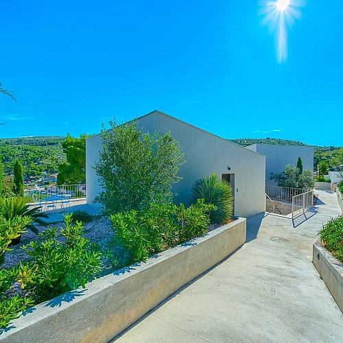 Pine Haven - Island Escape for two, private heated pool, Brac Island