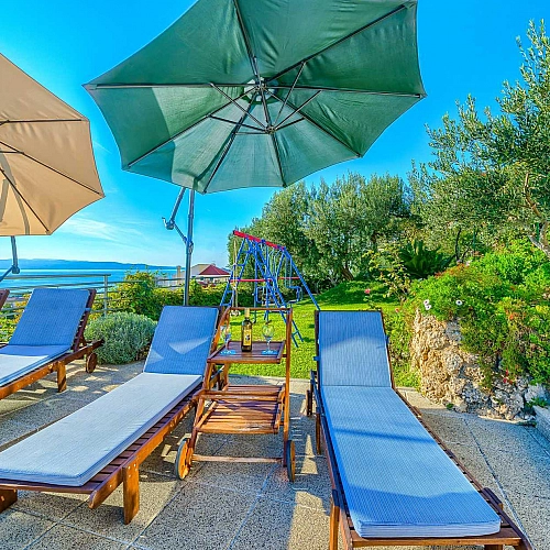 Villa Nugal - Familienvilla mit 5 Schlafzimmern und beheiztem Pool in Makarska