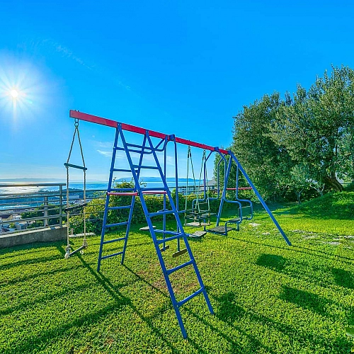 Villa Nugal - Familienvilla mit 5 Schlafzimmern und beheiztem Pool in Makarska