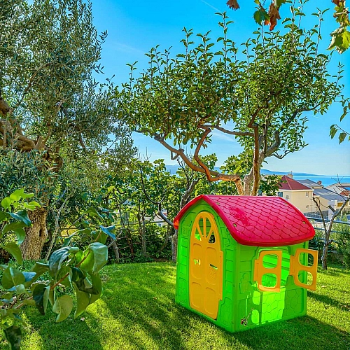 Villa Nugal - Familienvilla mit 5 Schlafzimmern und beheiztem Pool in Makarska