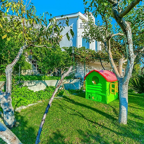 Villa Nugal - Familienvilla mit 5 Schlafzimmern und beheiztem Pool in Makarska